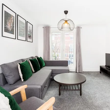 Newly Renovated - 4 Bedroom Anchor House - Close To Jq, Centre - Groups & Contractors Birmingham