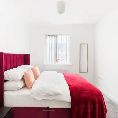 Newly Renovated - 4 Bedroom Anchor House - Close To Jq, Centre - Groups & Contractors Birmingham