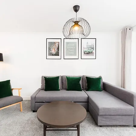 Ferienhaus Newly Renovated - 4 Bedroom Anchor House - Close To Jq, Centre - Groups & Contractors *