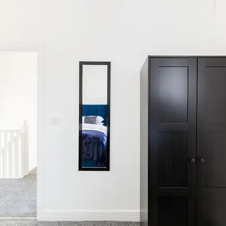 Newly Renovated - 4 Bedroom Anchor House - Close To Jq, Centre - Groups & Contractors Birmingham