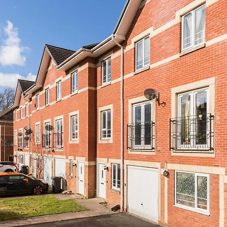 Newly Renovated - 4 Bedroom Anchor House - Close To Jq, Centre - Groups & Contractors Ferienhaus