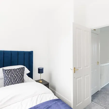 Ferienhaus Newly Renovated - 4 Bedroom Anchor House - Close To Jq, Centre - Groups & Contractors *